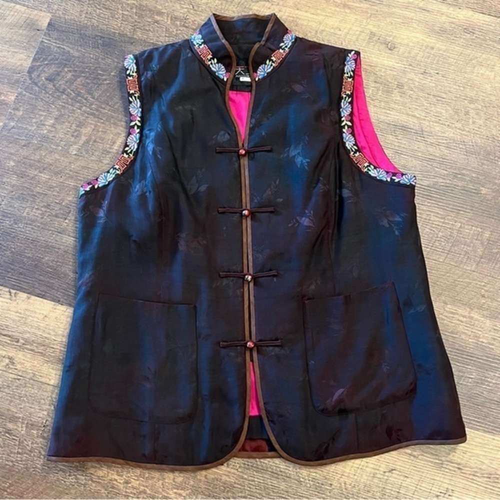 Artistic Place 100% silk vest womens size XXL ornate‎ button detail embroidered
